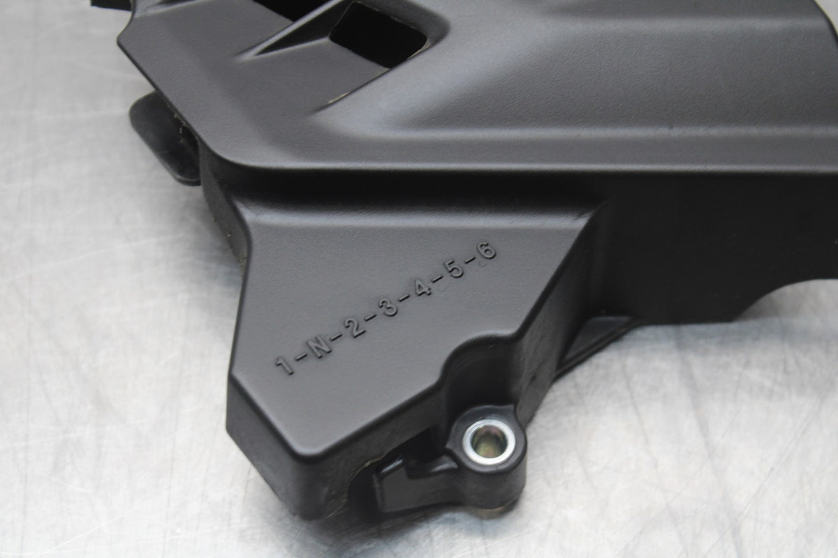 23 YAMAHA YZF R3 ENGINE SPROCKET COVER BB806