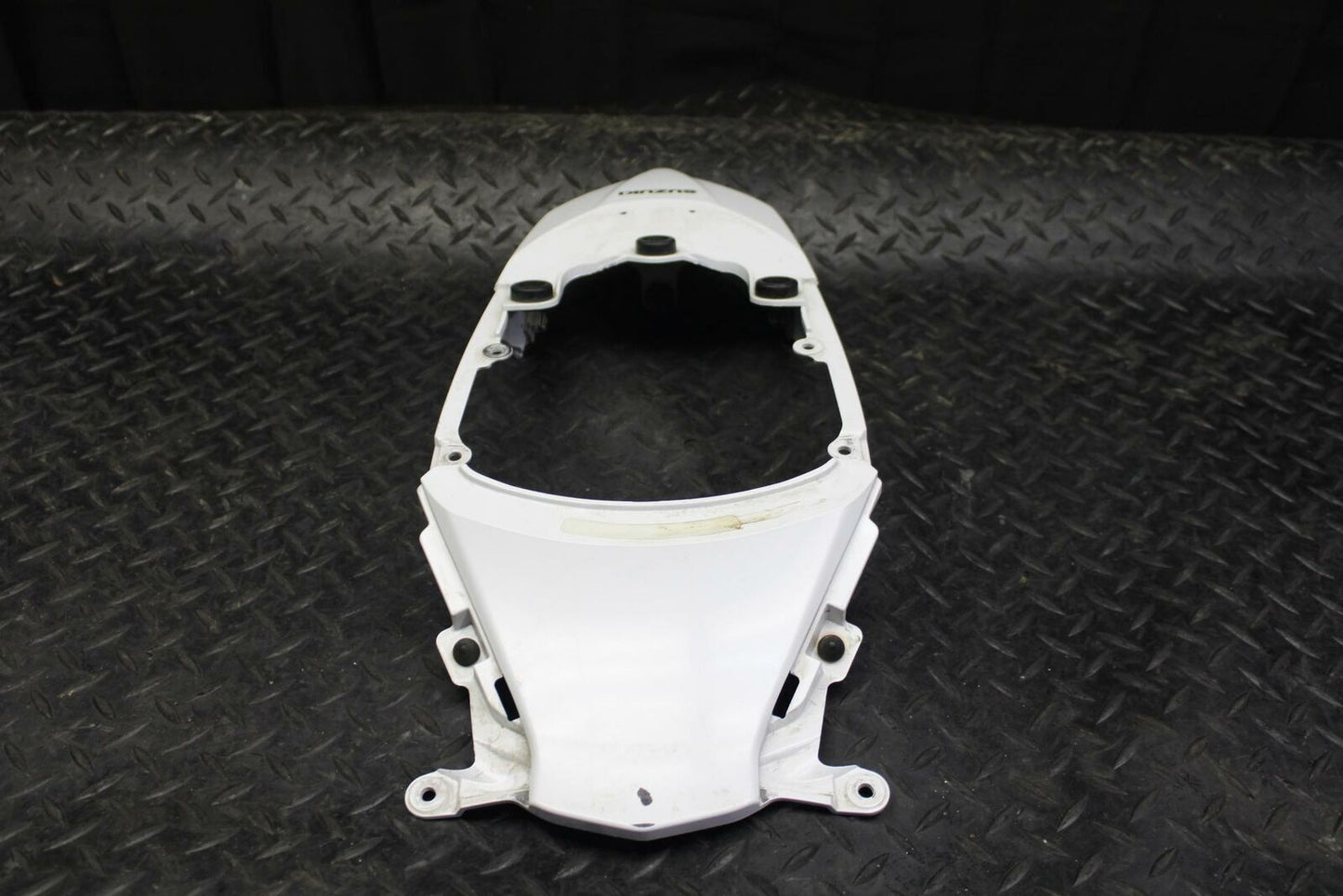 10 SUZUKI GSXR750 CENTER REAR BACK TAIL FAIRING COVER TRIM COWL BB190