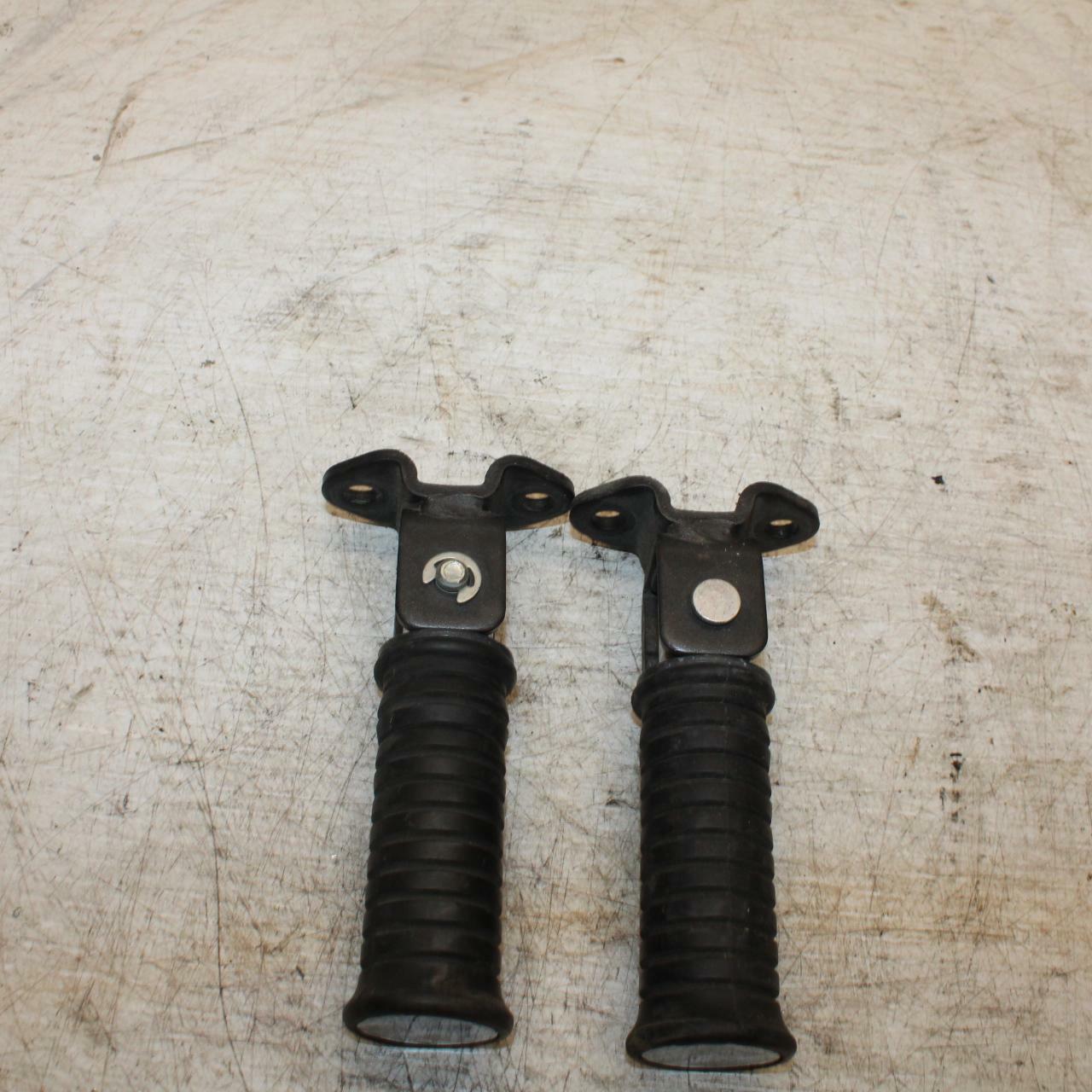 06-21 KAWASAKI VULCAN 900 FRONT FOOT RESTS PEGS STEPS SET PAIR BB363