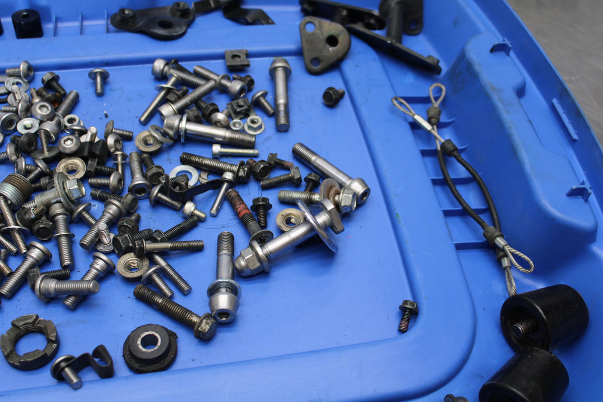 07 KAWASAKI Z1000 MOUNTING BOLTS HARDWARE MOTOR SCREWS BB148