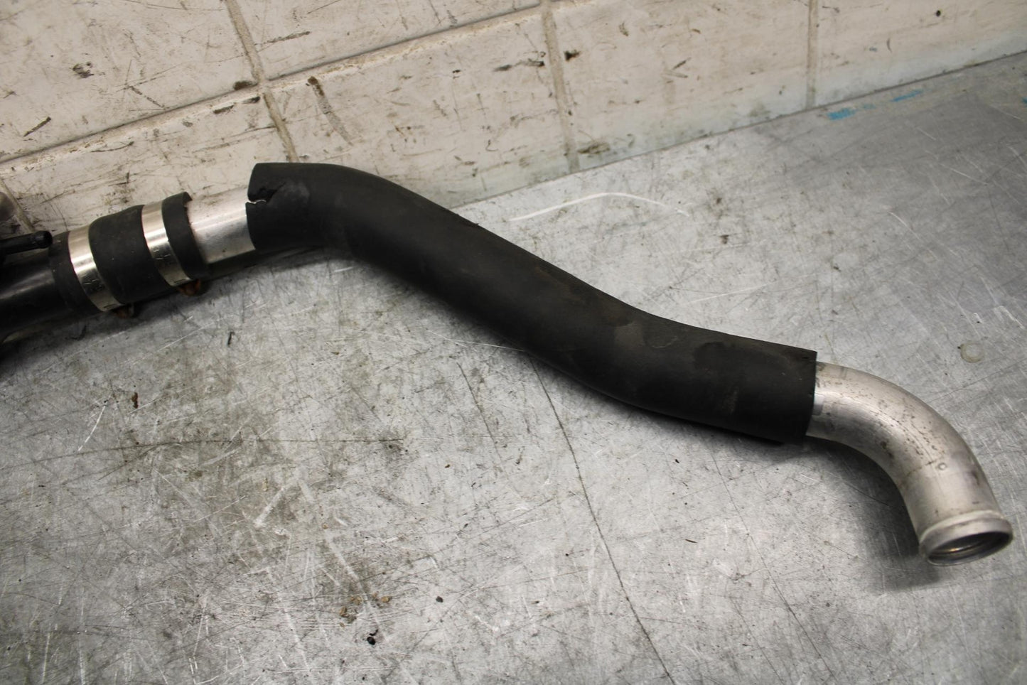 2002 Yamaha YZF R6 RADIATOR CAP HOSE PIPE 5SL-12462-00-00 BB545