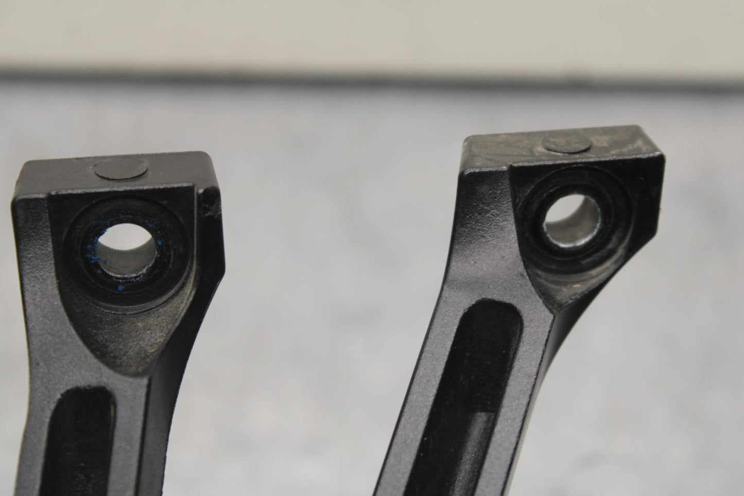 2011 Suzuki GSXR600 REAR BACK PASSENGER PEG SET PAIR BB602