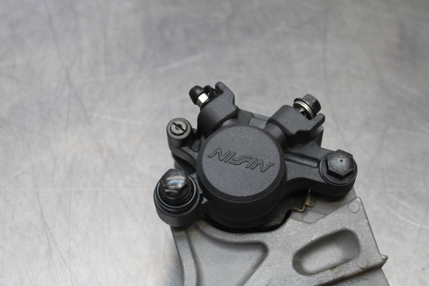 09-15 YAMAHA FZ6R REAR BACK BRAKE CALIPER W MOUNT BRACKET BB161