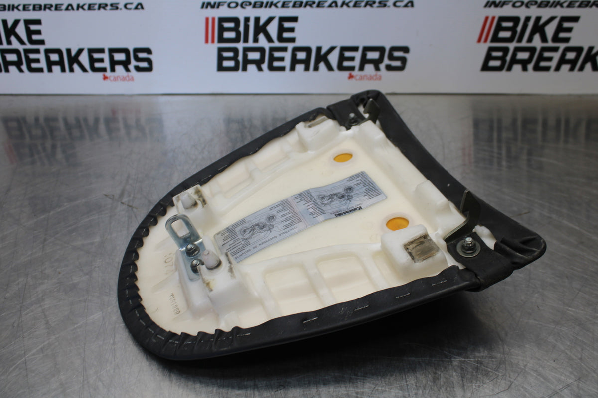 03-06 KAWASAKI Z1000 REAR BACK PASSENGER TANDEM SEAT PAD SADDLE PILLION BB164