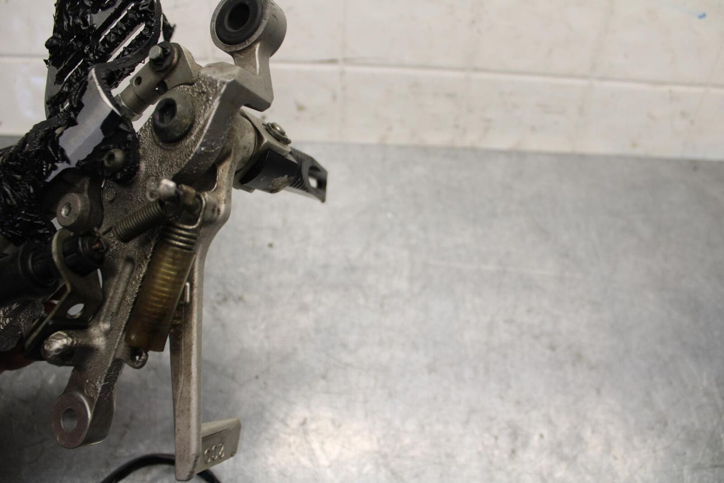07 YAMAHA YZF R6 2c0 RIGHT REARSET REAR SET DRIVER FOOT PEG REST STOP BB75