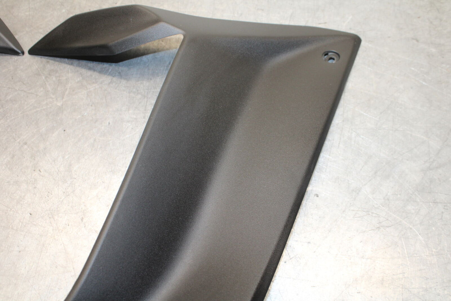 18-24 KAWASAKI NINJA 650 LEFT & RIGHT MID UPPER SIDE FAIRING COWL PLASTIC BB725