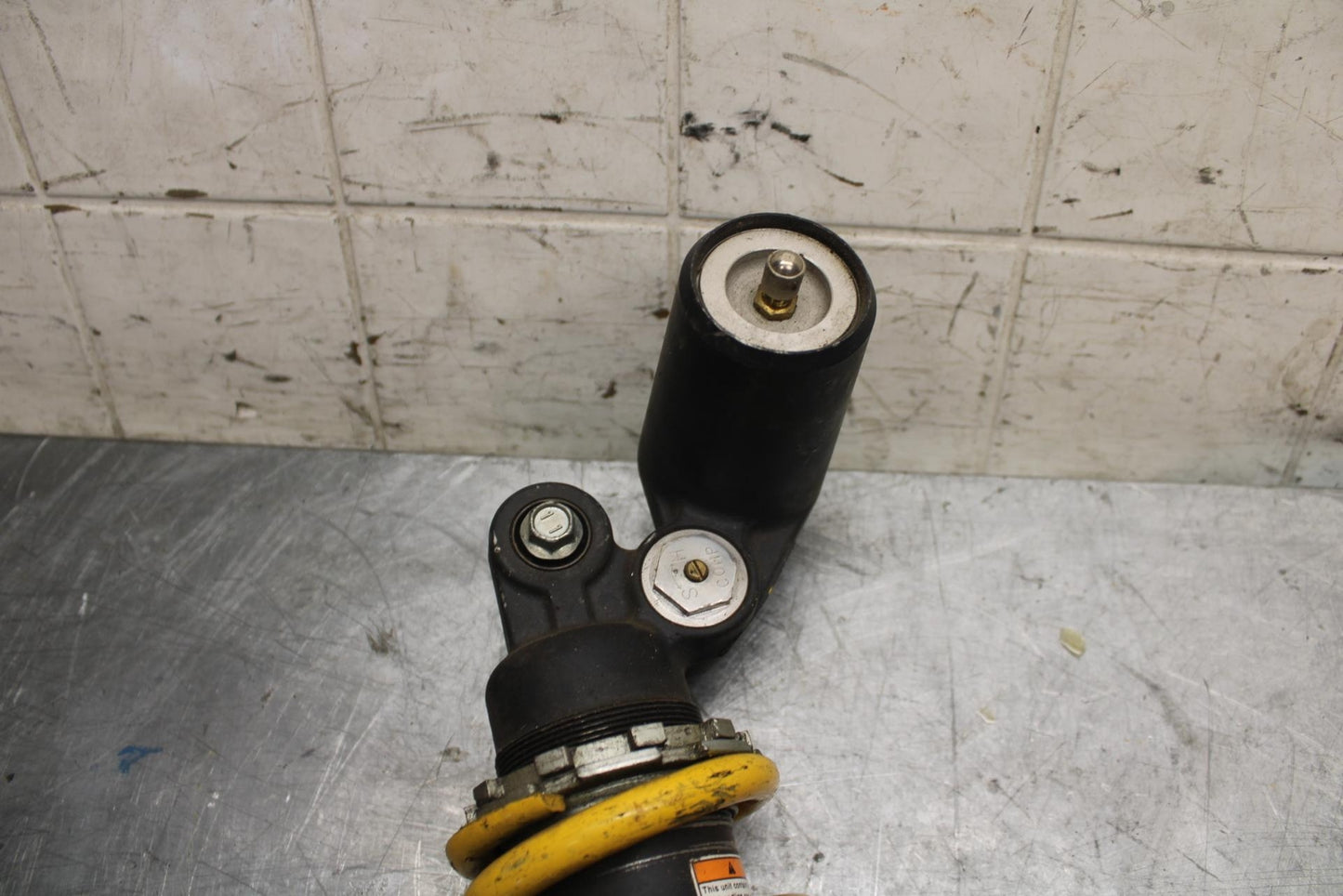 2004 Suzuki GSXR600 REAR BACK SHOCK ABSORBER SUSPENSION 62100-29G00-163 BB329
