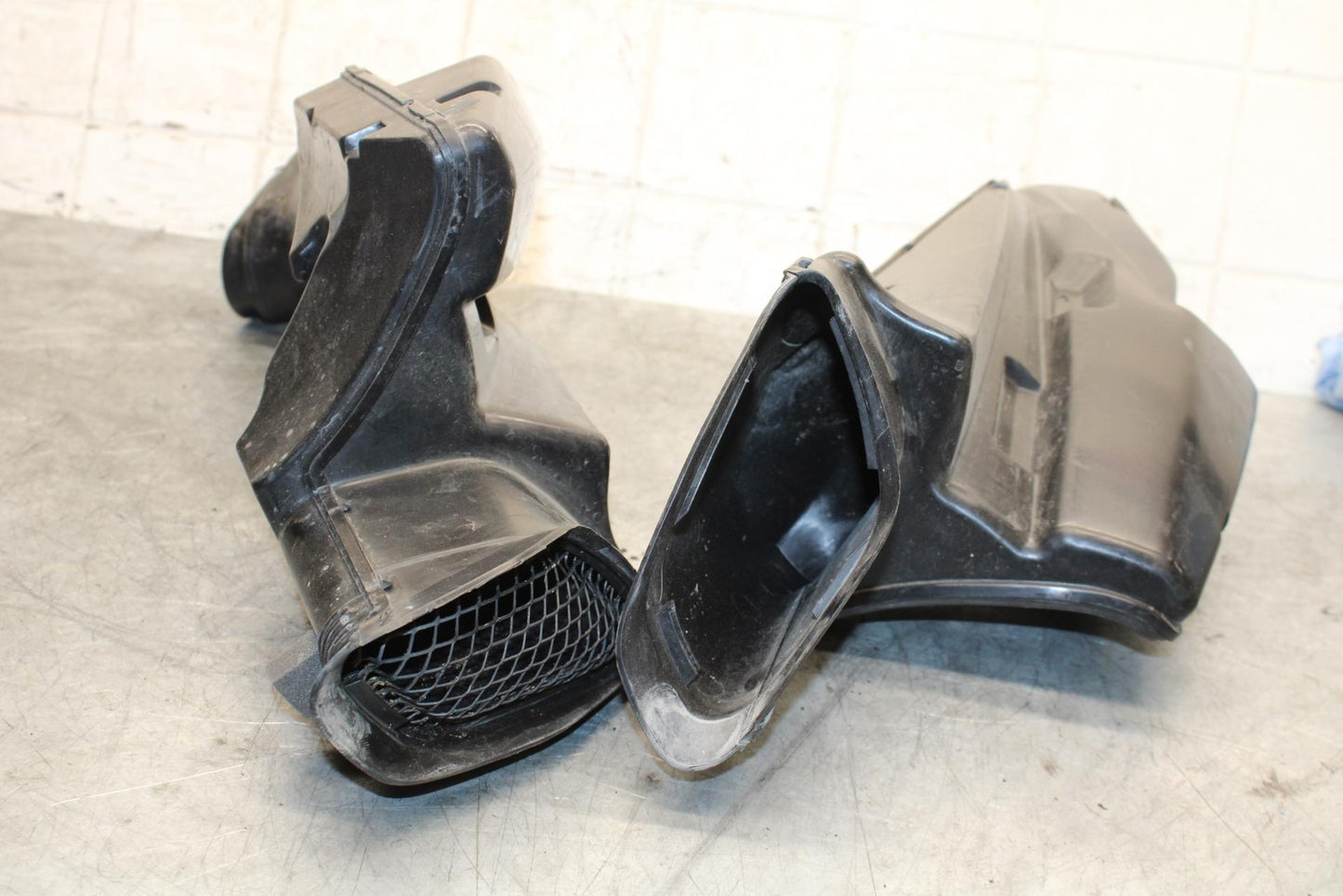06-07 SUZUKI GSXR600 750  RIGHT LEFT AIR INTAKE DUCTS BB543