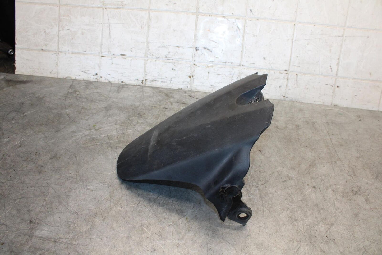 06-07 SUZUKI GSXR600 REAR BACK WHEEL TIRE HUGGER FENDER  BB543