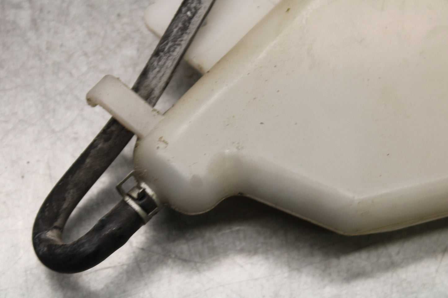 05-06 SUZUKI GSXR1000 COOLANT WATER TANK RESERVOIR BOTTLE 17910-41G00 BB663