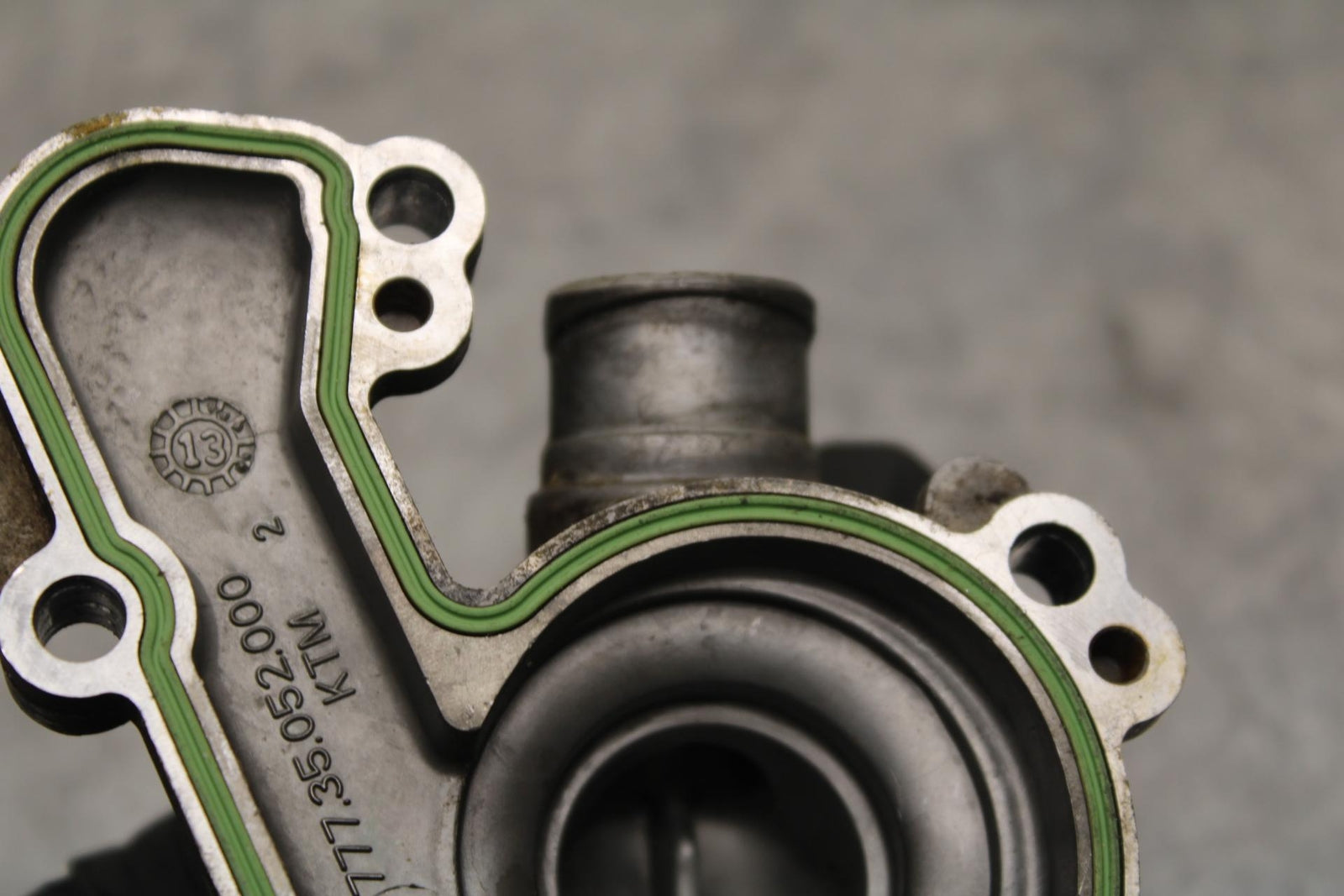 13 KTM 350 SXF ENGINE WATER PUMP W HOUSING BB104