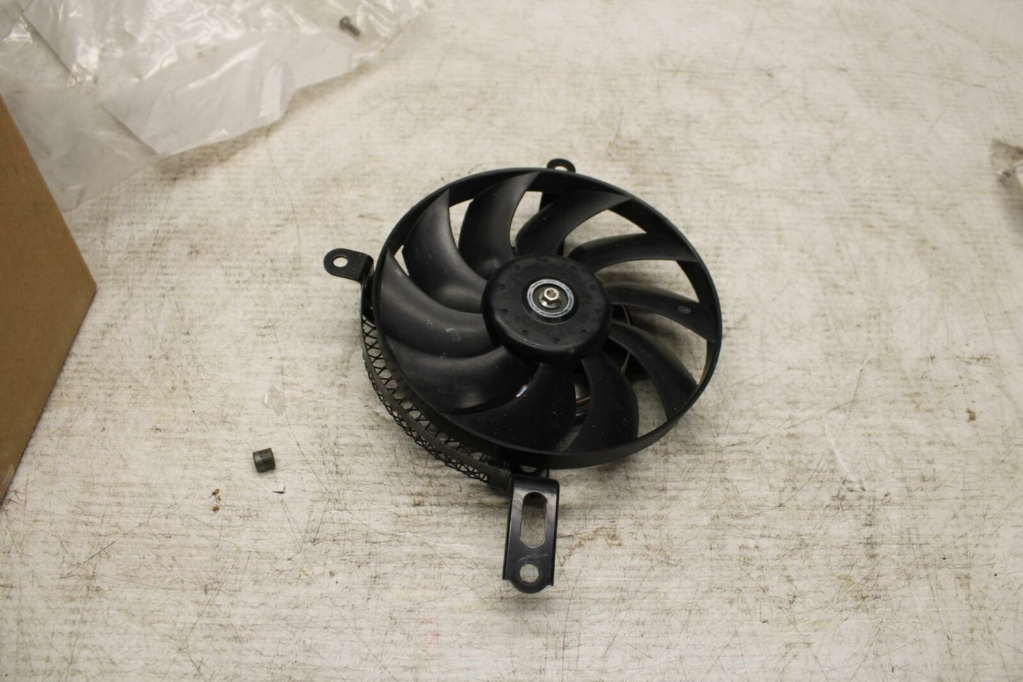 11-19 SUZUKI GSXR600 ENGINE RADIATOR COOLING FAN BB371