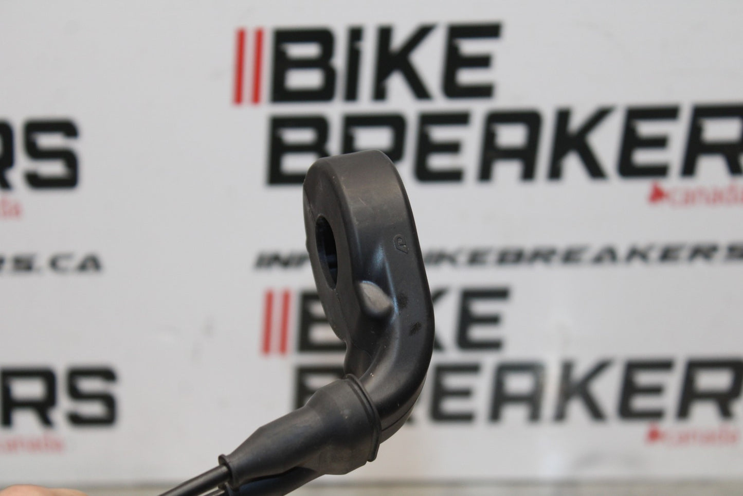 21-23 KAWASAKI NINJA ZX6R THROTTLE CABLE LINE HOUSING GUIDE BB179