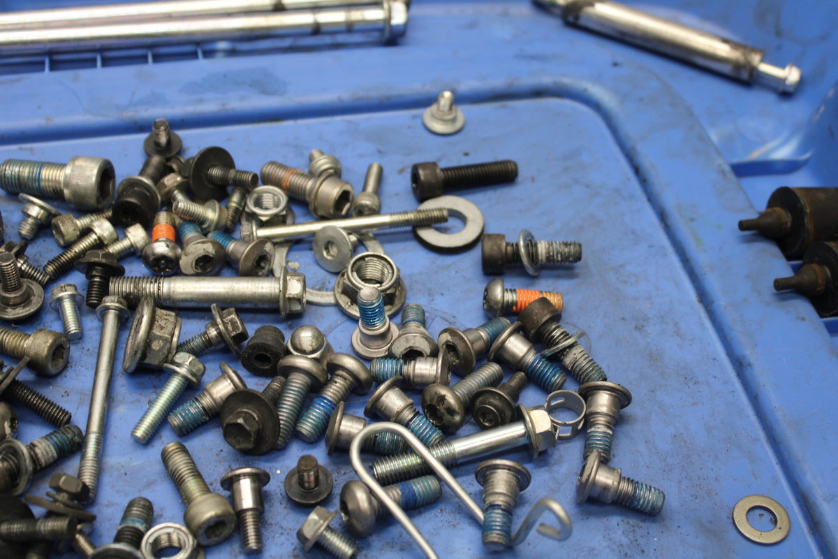 07-08 SUZUKI GSXR1000 MOUNTING BOLTS HARDWARE SCREWS BB944