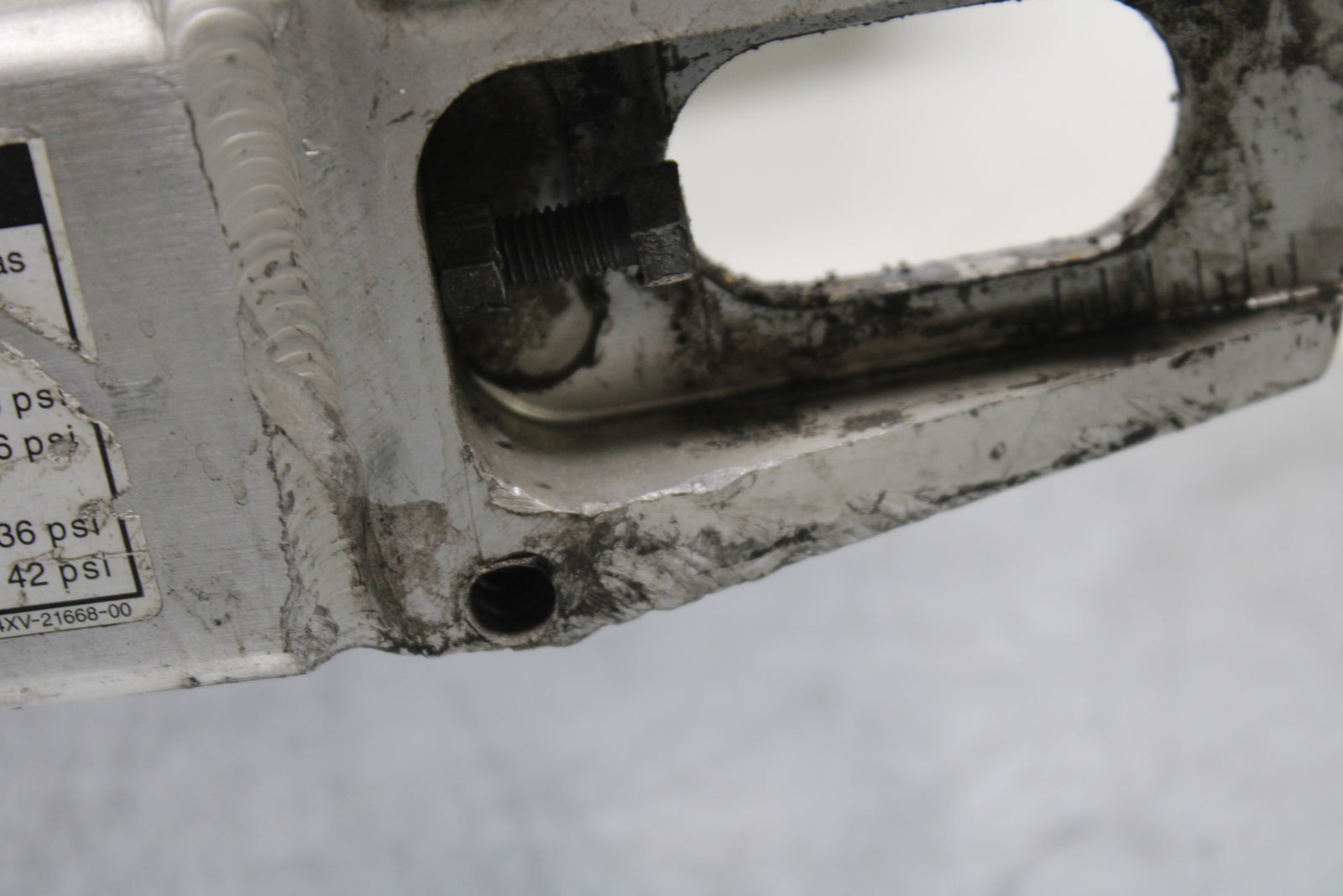 00-01 YAMAHA YZF R1 REAR SWINGARM BACK SUSPENSION SWING ARM BB755