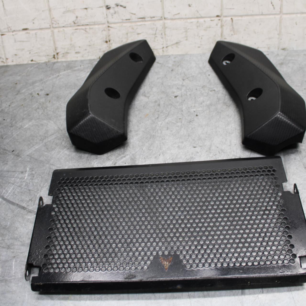 2015 Yamaha FZ07 ENGINE RADIATOR GUARD COVER BB531