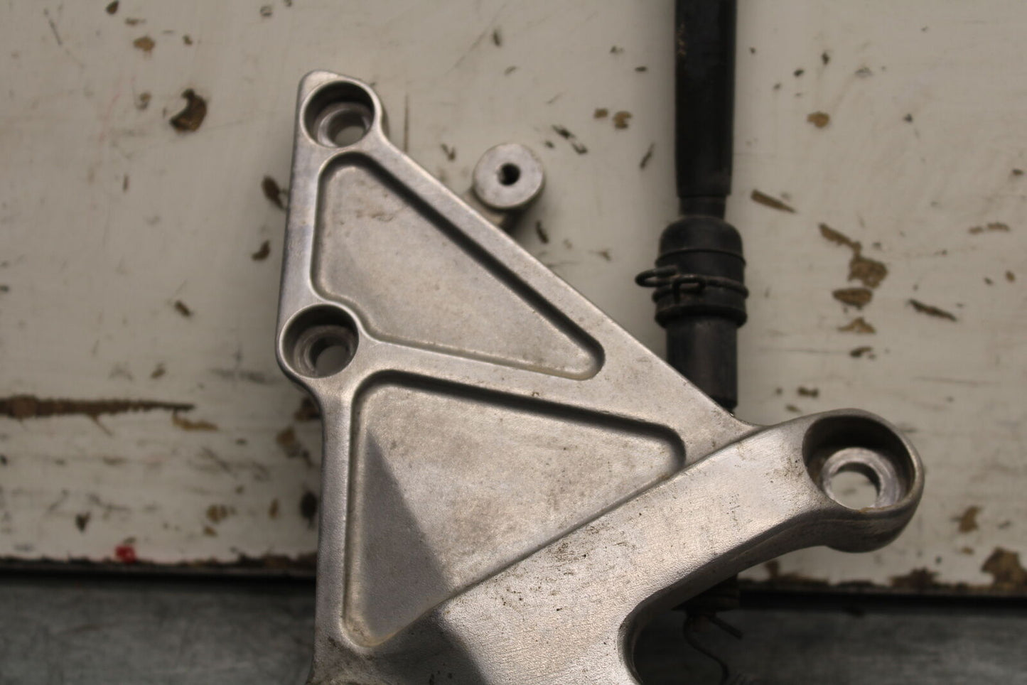 05-06 HONDA CBR600RR RIGHT REARSET REAR SET DRIVER FOOT PEG BRACKET MOUNT BB739