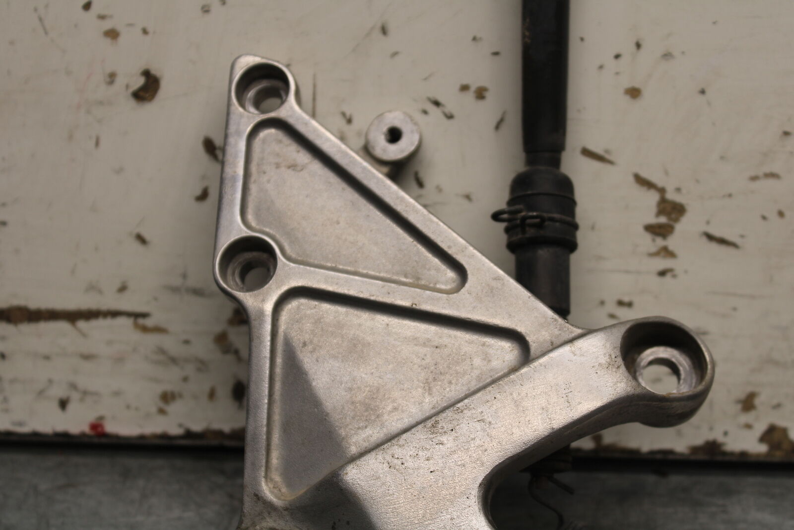 05-06 HONDA CBR600RR RIGHT REARSET REAR SET DRIVER FOOT PEG BRACKET MOUNT BB739