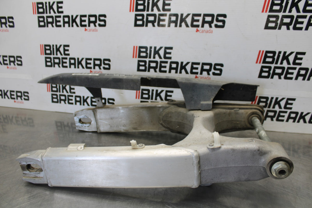 98-05 HONDA SUPER HAWK 1000 VTR1000F REAR SWINGARM SUSPENSION SWING ARM BB924