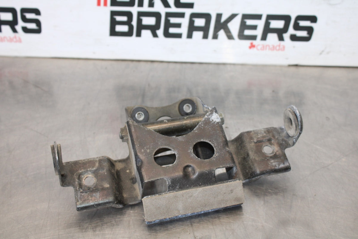 97-00 SUZUKI GSXR600 SRAD GAS TANK FUEL PETROL RESERVOIR BRACKET MOUNT BB921