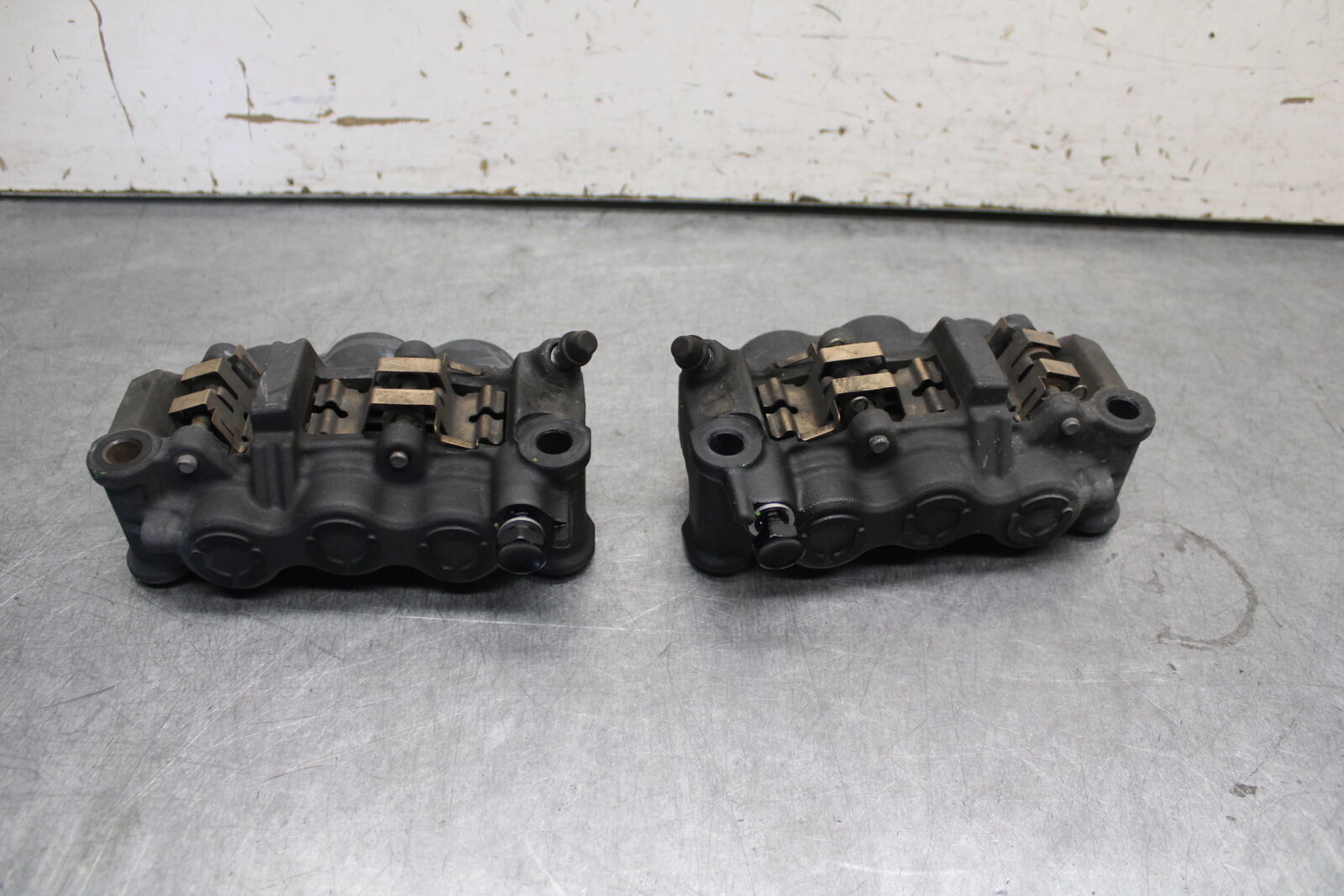 07-08 YAMAHA YZF R1 RIGHT LEFT FRONT BRAKE CALIPER SET PAIR CALIPERS BB675