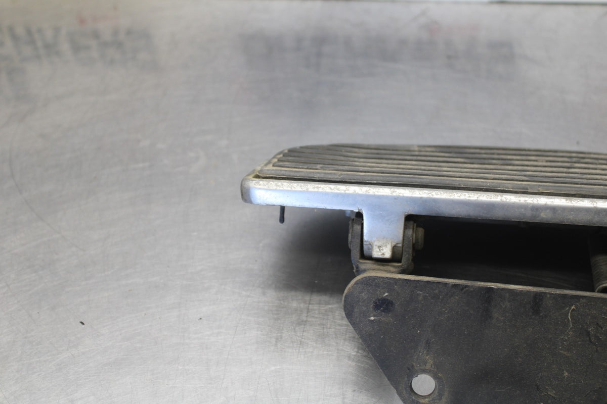 97 KAWASAKI VULCAN 1500 VN1500D CLASSIC LEFT FRONT FOOT REST PEG STEP BB936