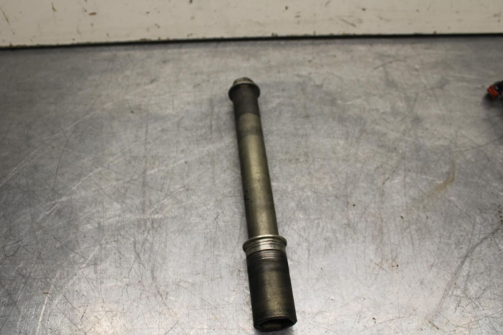 08-10 SUZUKI GSXR 600  FRONT WHEEL RIM AXLE PIVOT BOLT BB92
