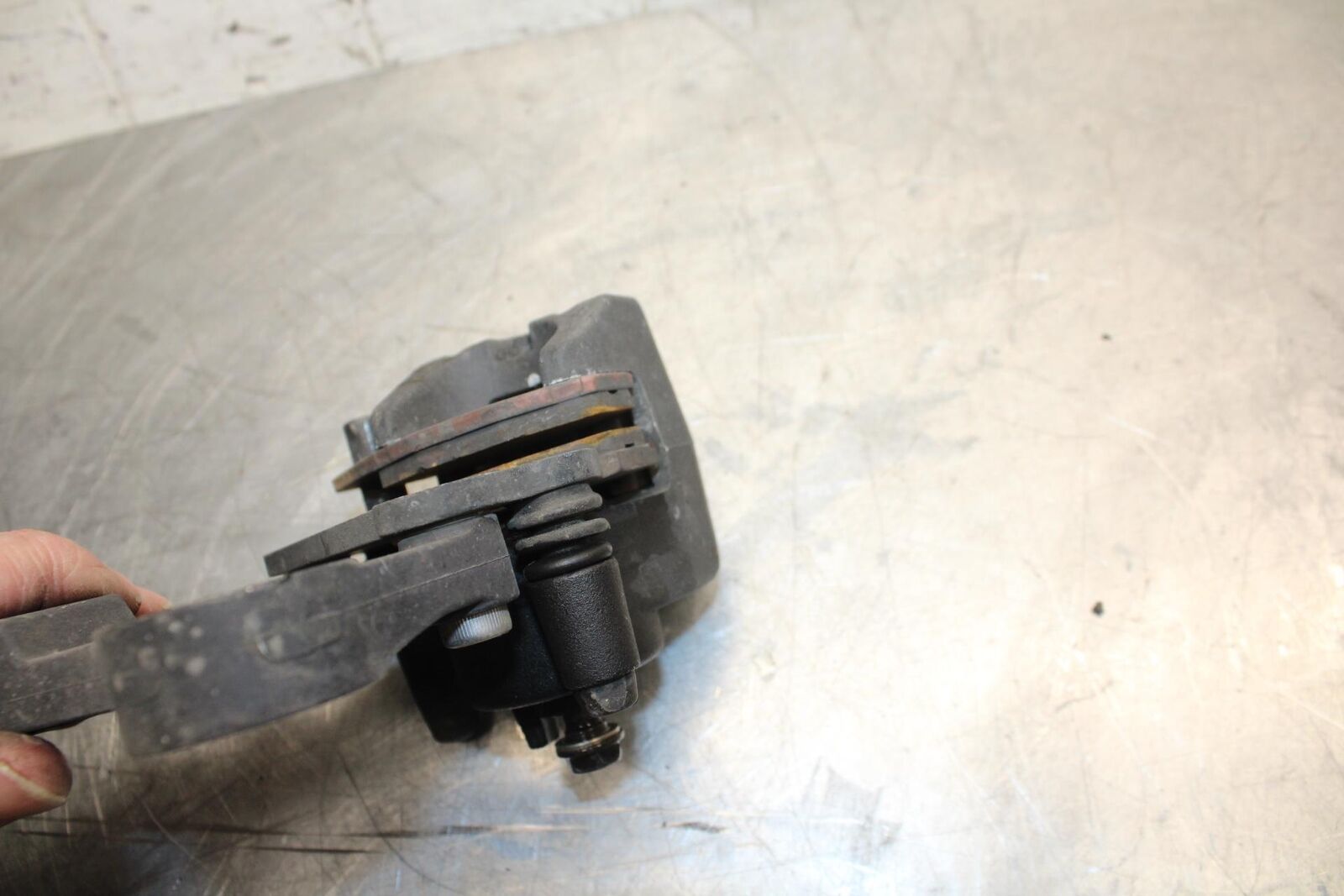 11 KAWASAKI NINJA 650 ER EX 650 REAR BACK BRAKE CALIPER W MOUNT BRACKET BB503