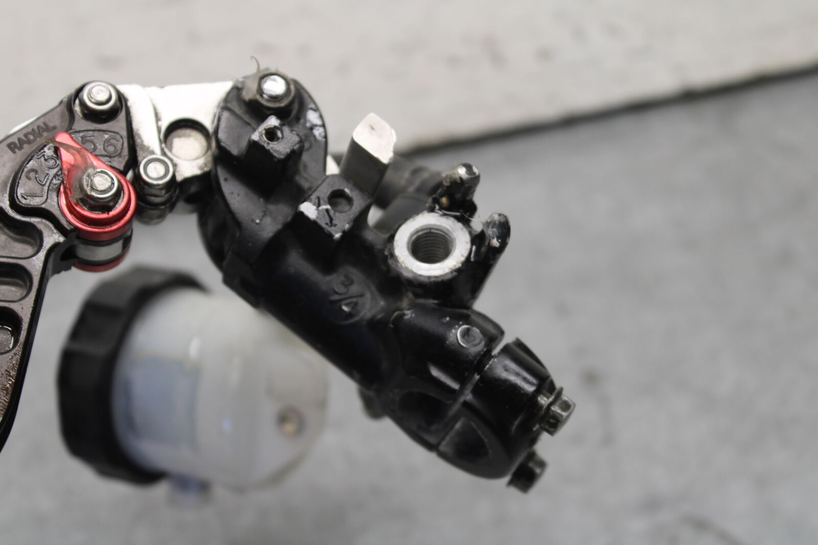 05-06 SUZUKI GSXR1000 FRONT BRAKE MASTER CYLINDER w/ LEVER 59600-47H10 BB677