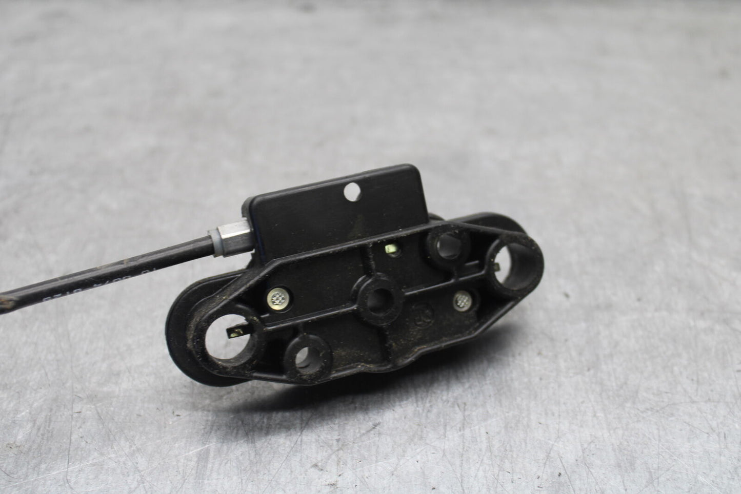 09-12 KAWASAKI NINJA ZX6R REAR PASSENGER SEAT LATCH LOCK ASSEMBLY BB698