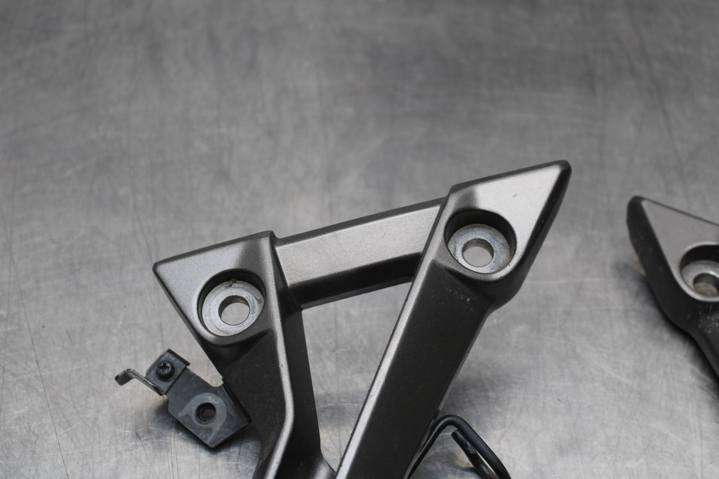 13-17 KAWASAKI NINJA 300 EX300 ABS REAR BACK PASSENGER PEG SET PAIR BB187