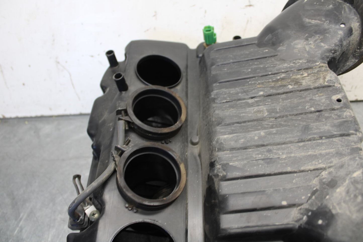 05-06 SUZUKI GSXR1000 AIRBOX AIR INTAKE FILTER BOX 13700-41G00 13740-41G00 BB663