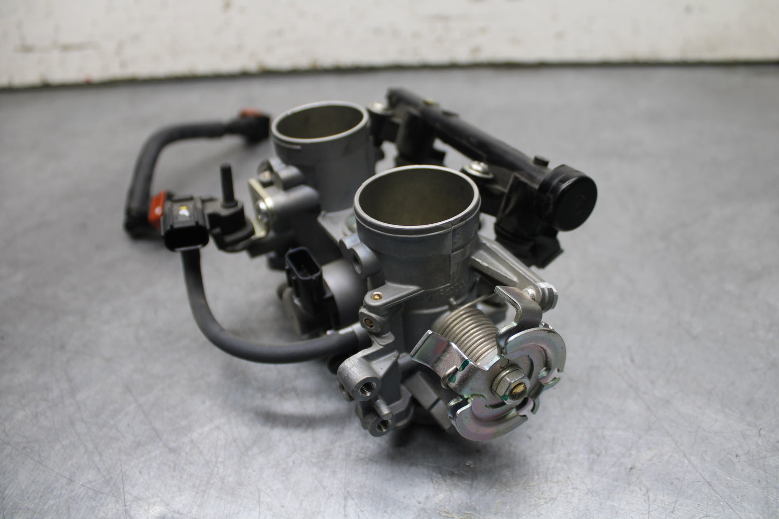 24 KAWASAKI NINJA 500 ABS MAIN FUEL INJECTORS / THROTTLE BODIES BB730