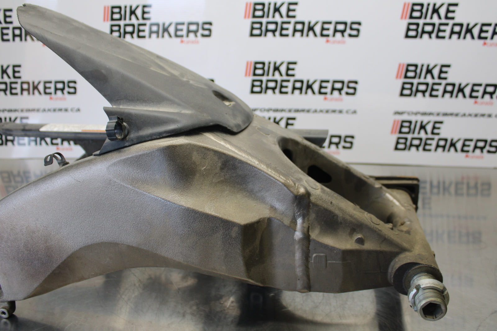 11 SUZUKI GSXR1000 REAR SWINGARM BACK SUSPENSION SWING ARM BB142