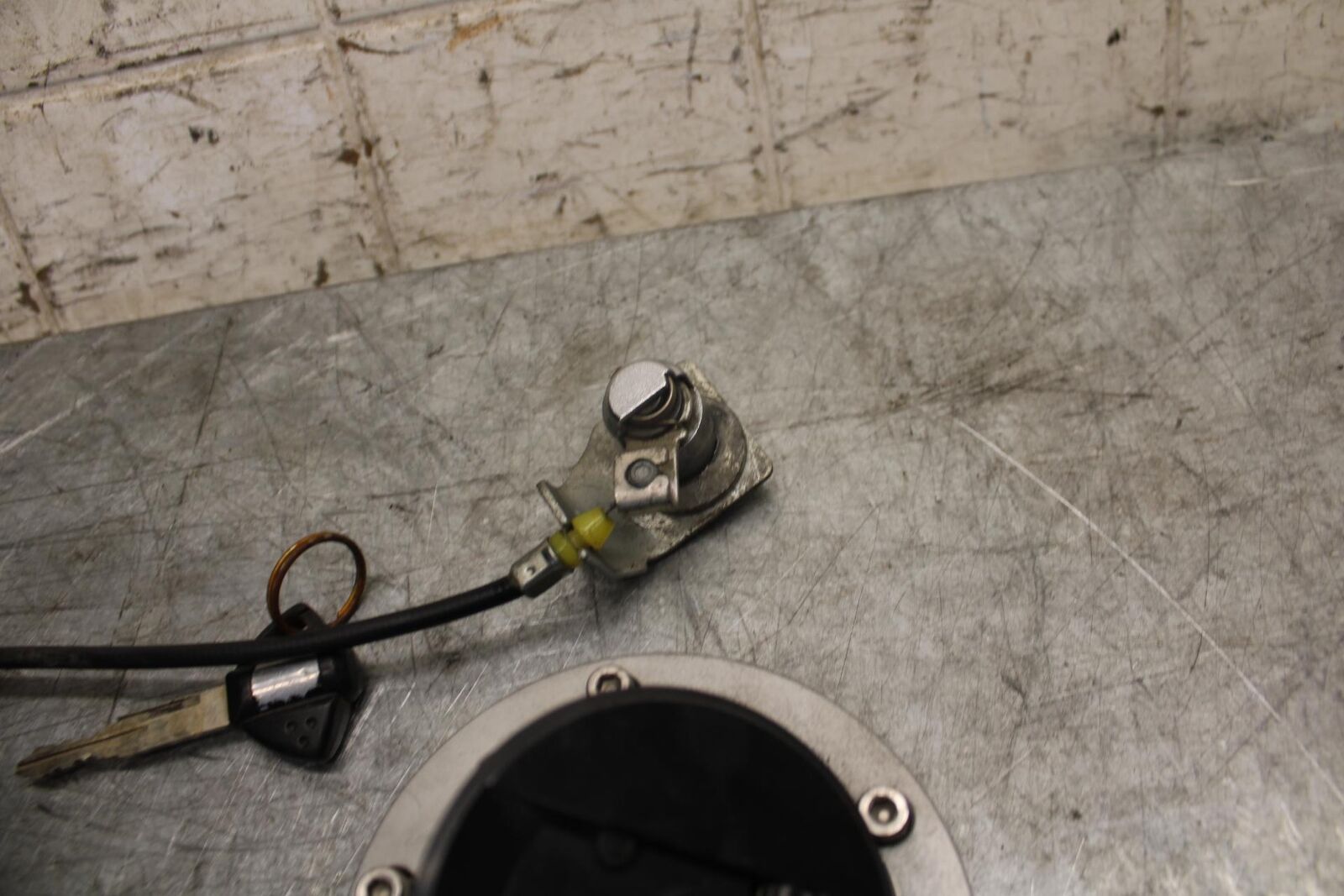 2007 Suzuki GSXR600 IGNITION LOCK KEY SET W/ GAS CAP  37101-40820 BB540