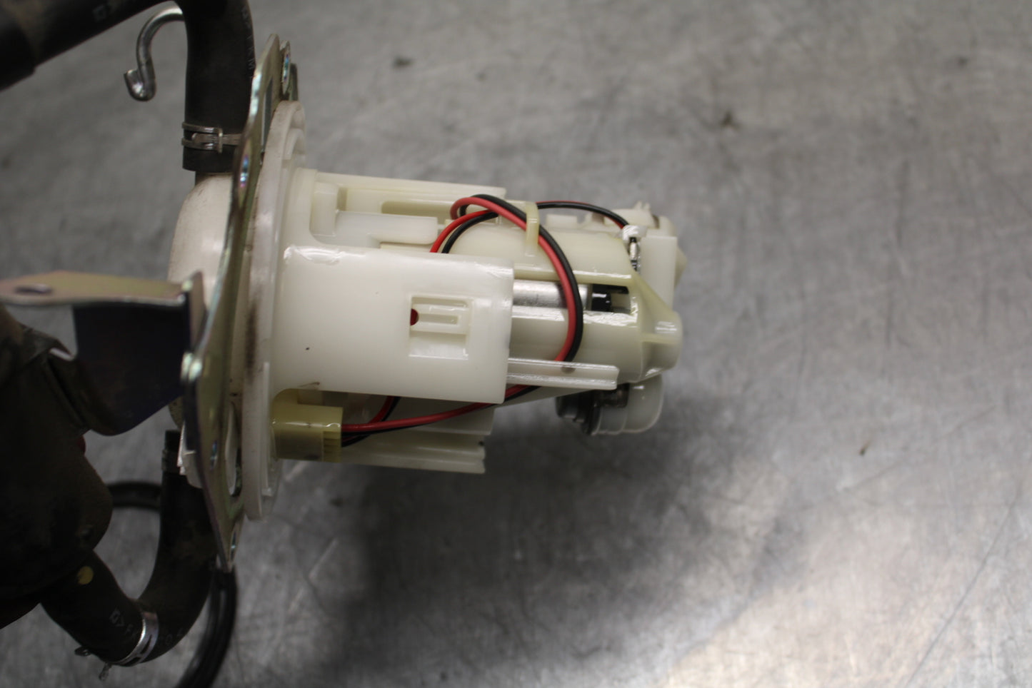 15-16 HONDA CB300F FUEL PUMP GAS PETROL SENDER UNIT BB740