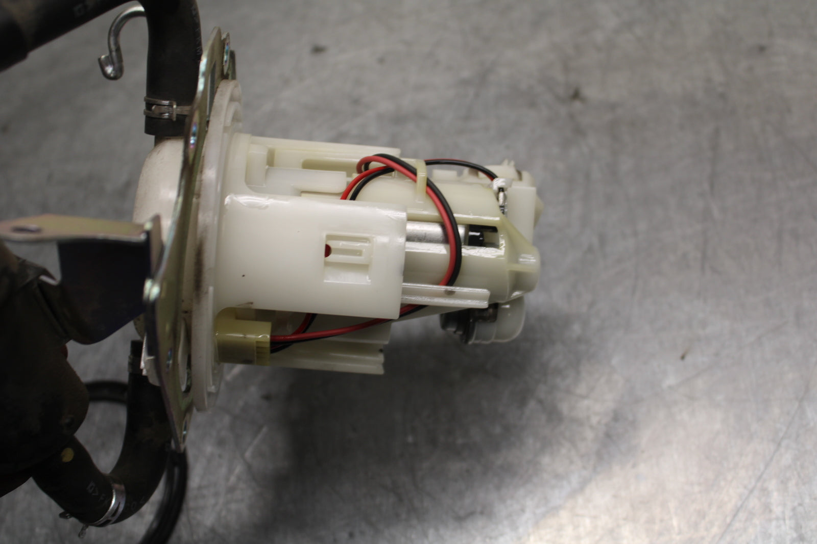 15-16 HONDA CB300F FUEL PUMP GAS PETROL SENDER UNIT BB740