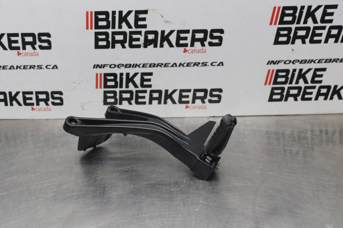 17-21 KTM RC 390 RIGHT REAR BACK PASSENGER PEG BB442