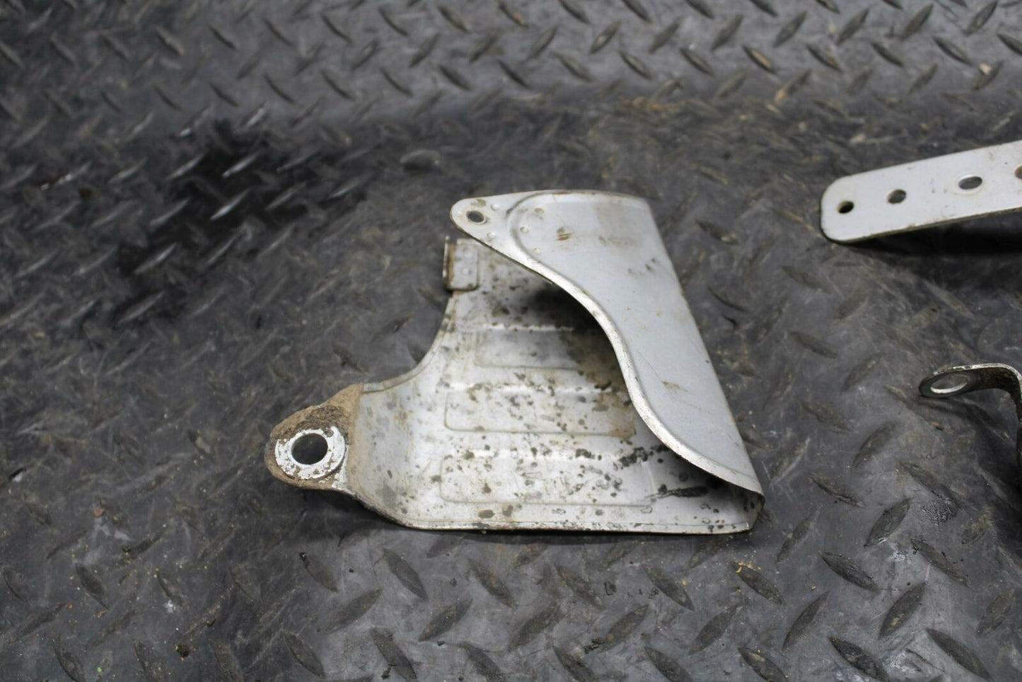 71 YAMAHA L5 SWINGARM CHAIN BUFFER GUARD  BB230
