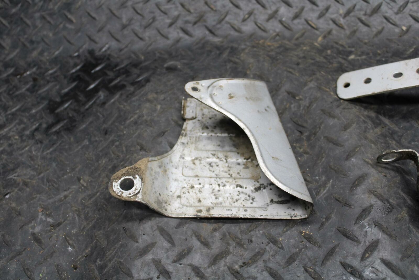 71 YAMAHA L5 SWINGARM CHAIN BUFFER GUARD  BB230