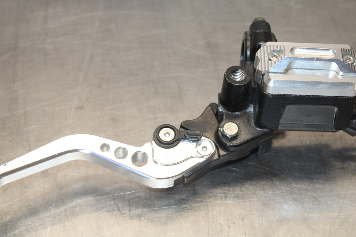 03-04 YAMAHA YZF R6S FRONT BRAKE MASTER CYLINDER w/ LEVER BB890