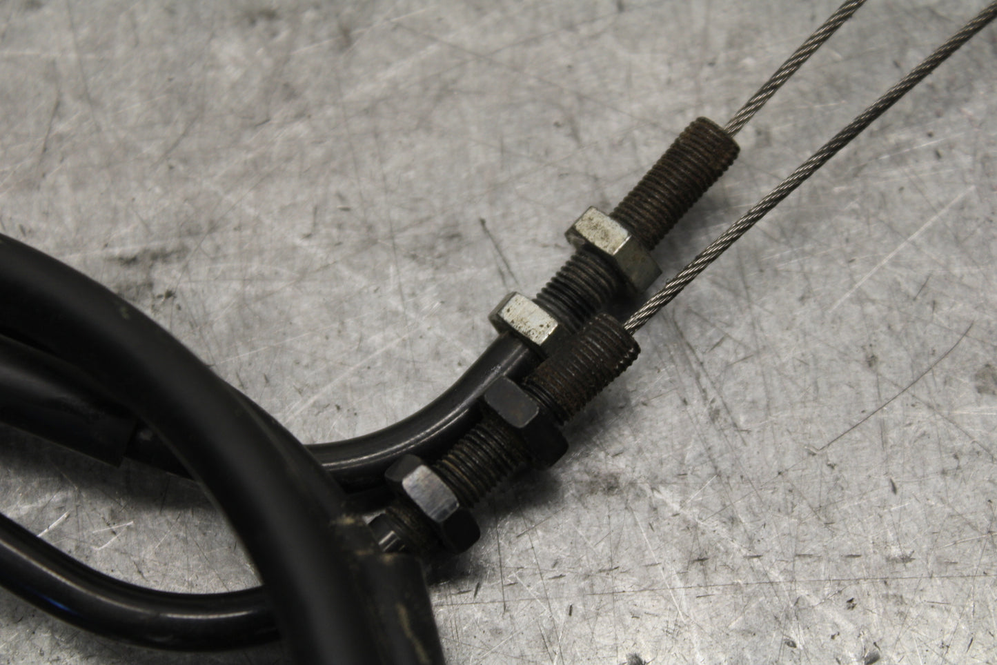 09-11 TRIUMPH DAYTONA 675 THROTTLE CABLES LINES BB652