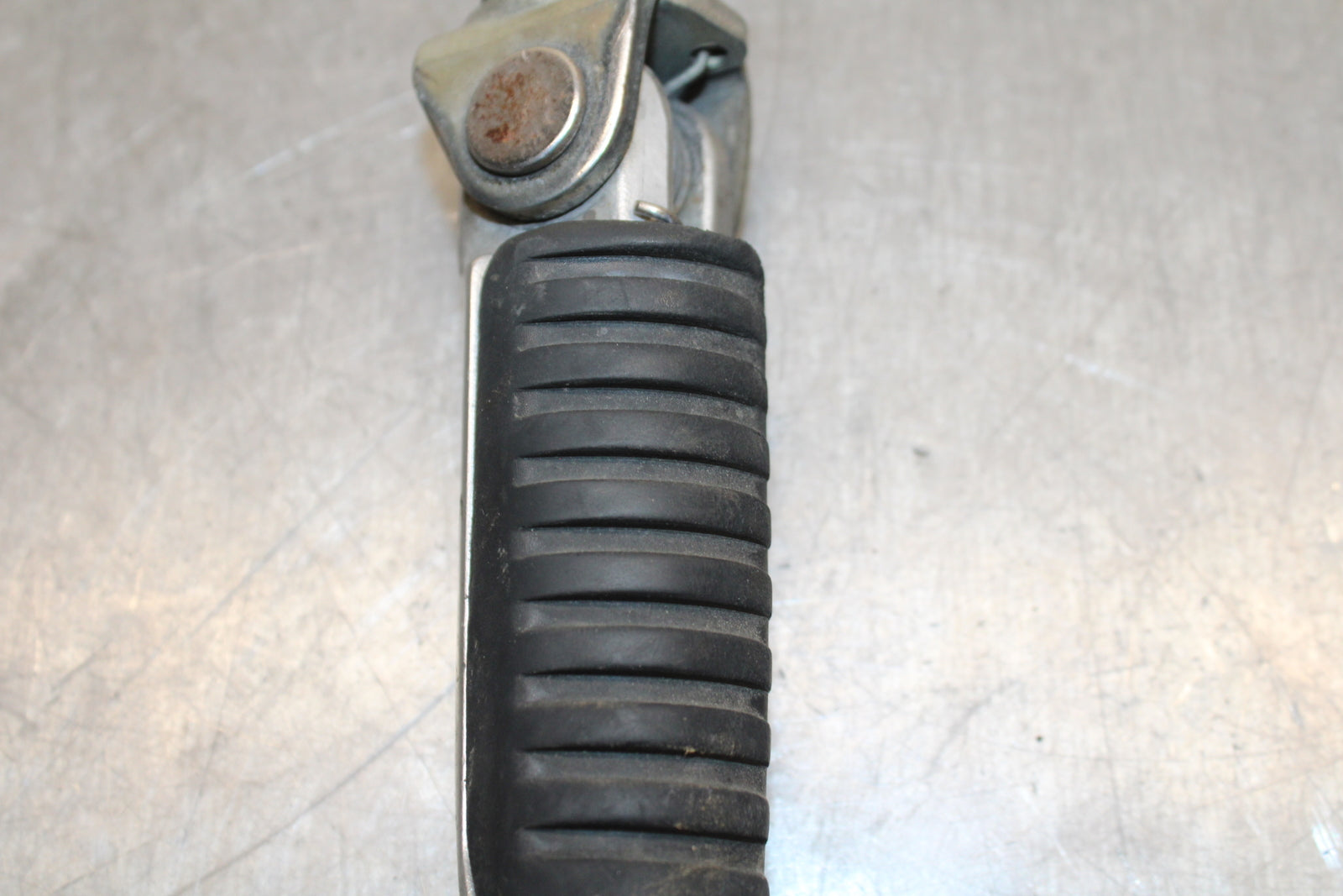 00-02 KAWASAKI NINJA ZX6R LEFT FRONT FOOT REST PEG STEP BB750