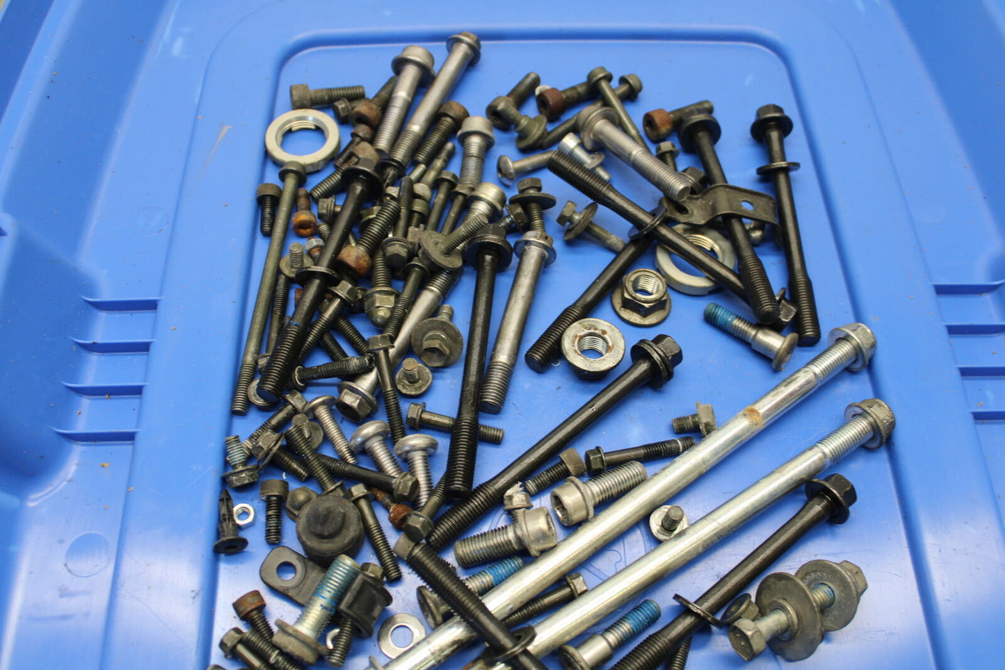 05-06 SUZUKI GSXR1000 MOUNTING BOLTS HARDWARE MOTOR SCREWS BB677