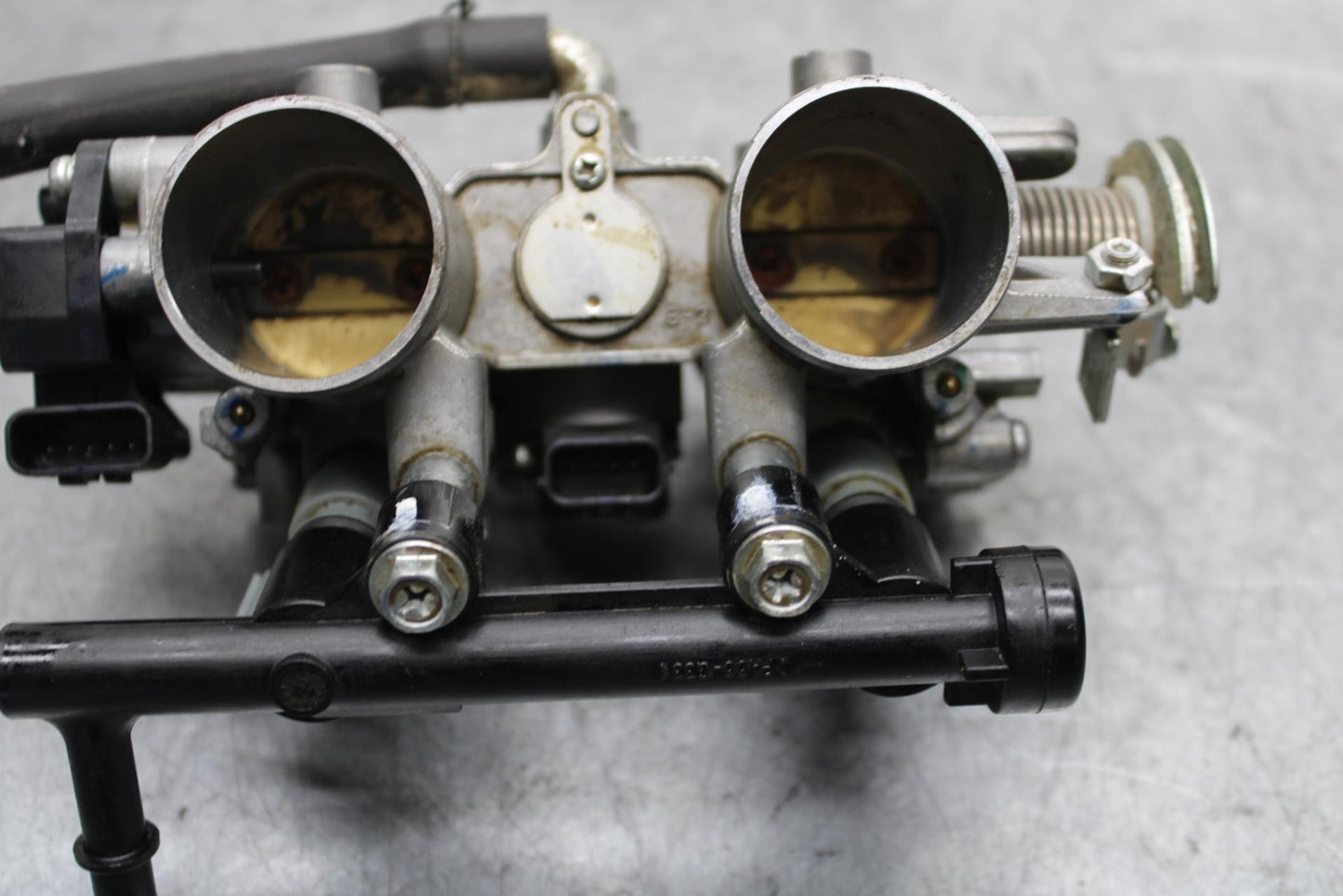 19 YAMAHA YZF R3 MAIN FUEL INJECTORS / THROTTLE BODIES BB56