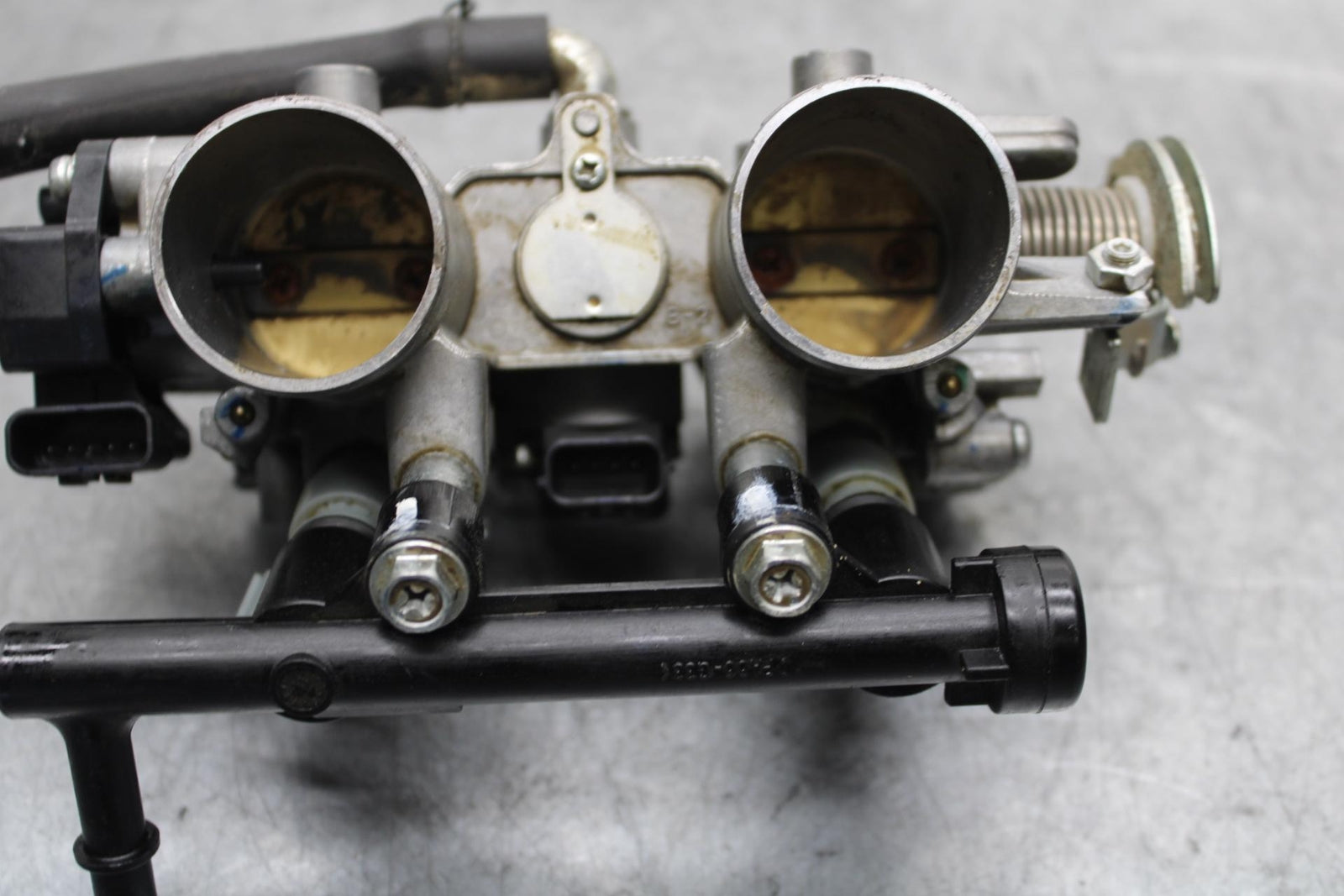 19 YAMAHA YZF R3 MAIN FUEL INJECTORS / THROTTLE BODIES BB56