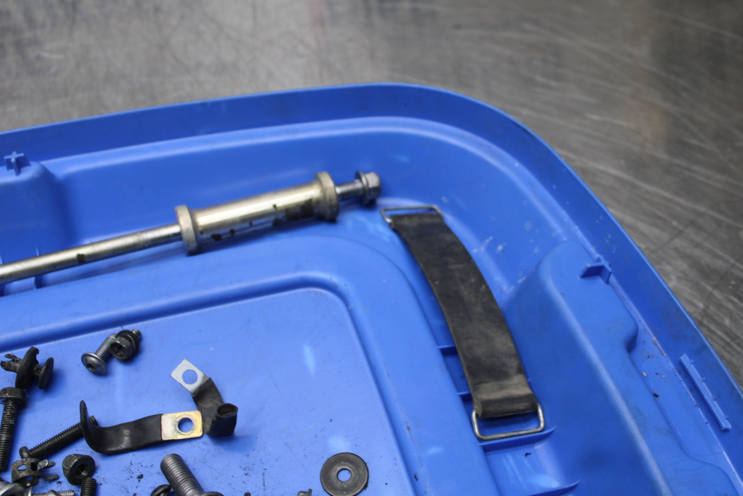 04-05 KAWASAKI NINJA ZX10R MOUNTING BOLTS HARDWARE MOTOR SCREWS BB163