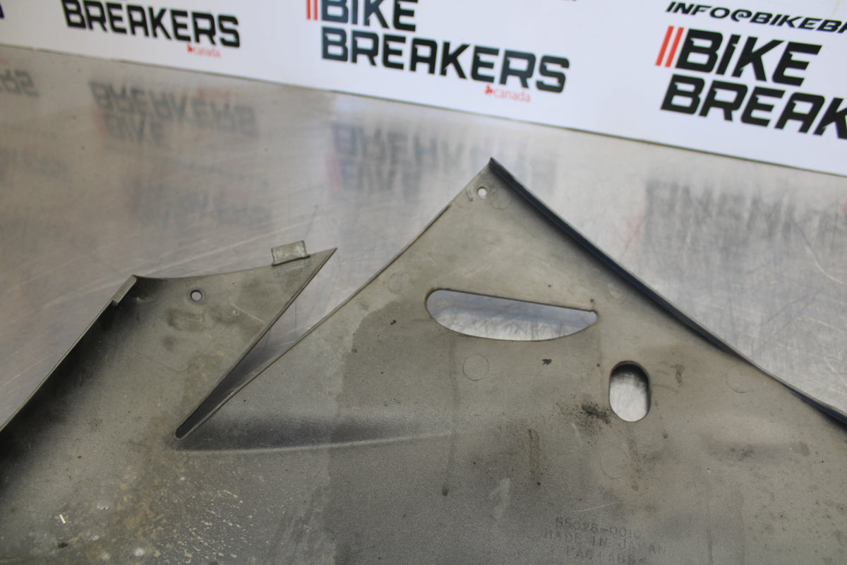 04-05 KAWASAKI NINJA ZX10R RIGHT LOWER BOTTOM BELLY SIDE FAIRING COWL  BB163