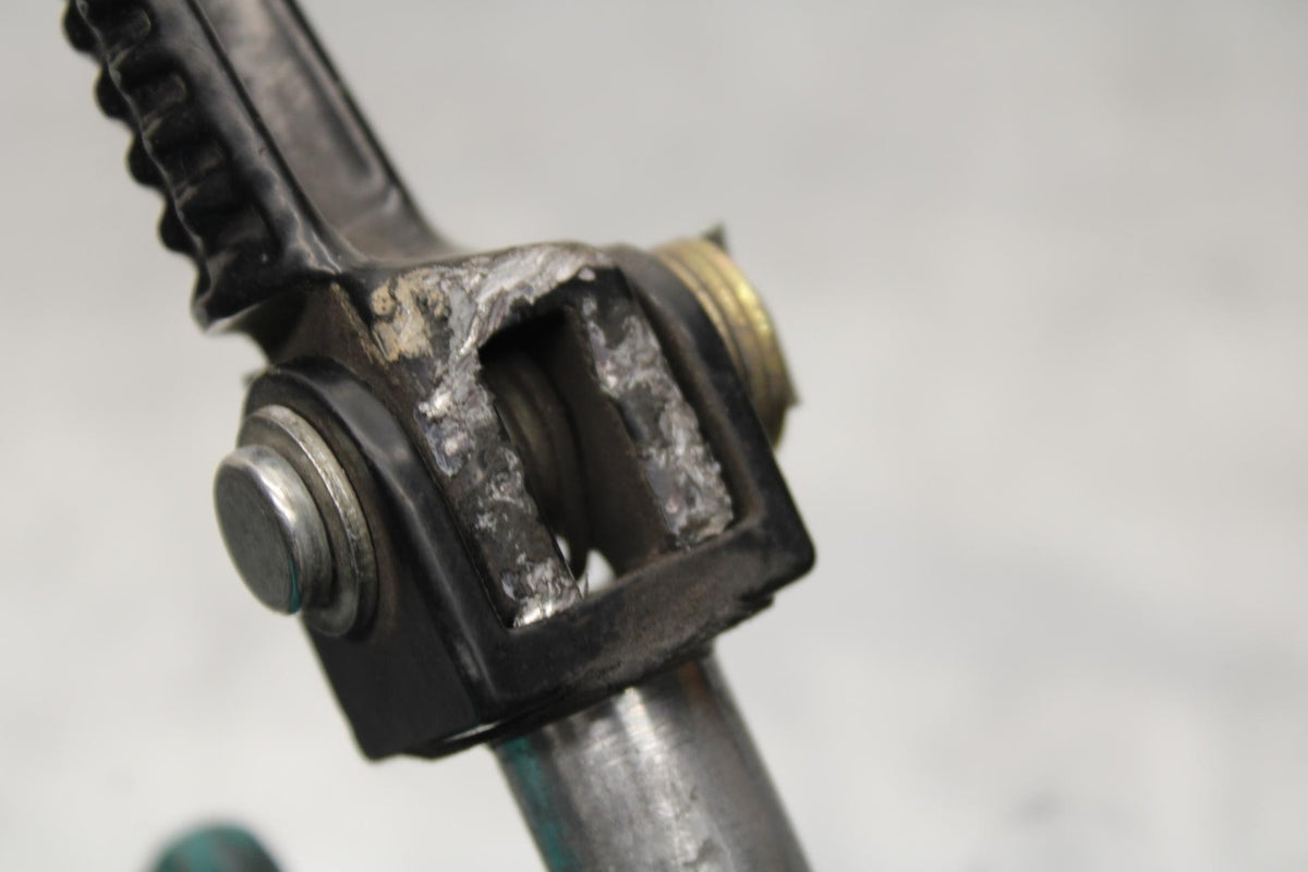 2007 Yamaha YZF R1 LEFT REARSET REAR SET DRIVER FOOT PEG REST STOP BB575