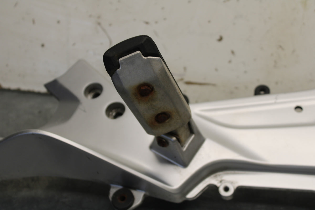 04-12 HONDA ST1300A RIGHT FRONT FOOT REST PEG STEP MOUNT BRACKET BB669
